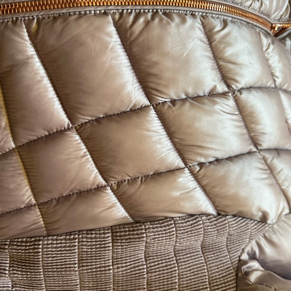 Women’s Beautiful Bernard pink/lavender hooded coat. Almost new. - Picture 6 of 6